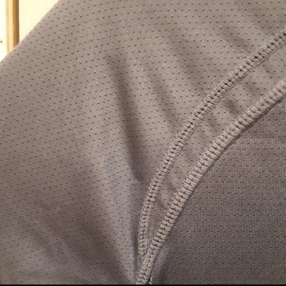 Lululemon athletica  unisex shirt. Size medium . Gray color - Picture 2 of 9